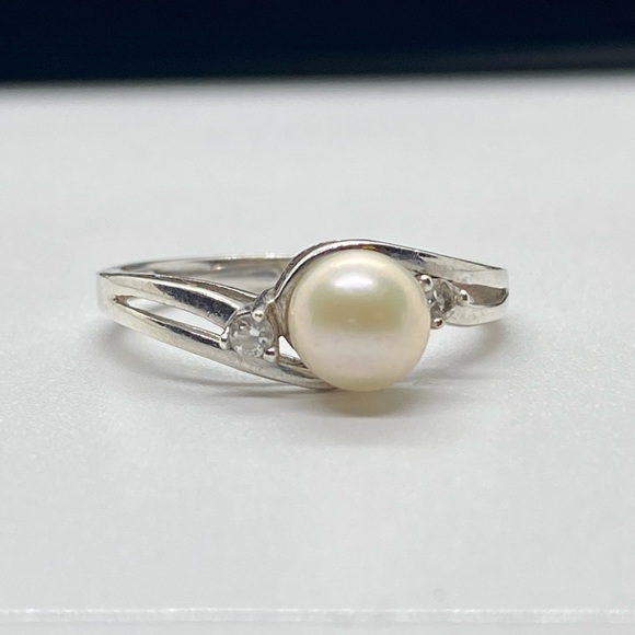 Pearl & Silver Ring With Two Stones - Picture 7 of 16